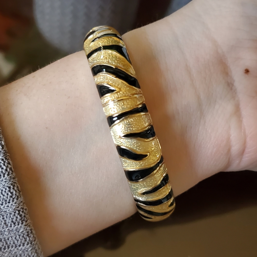 Tiger Patterned Bracelet - image 3